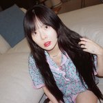 현아, '용준형'이 찍어줬나? 풀어헤쳐진 잠옷 앞섶 '아찔'
