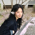 의인화’ 프로미스나인 백지헌, 봄 향기 가득한 셀카[<b>SNS</b>는 지금]