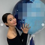 ‘김우빈’ 신민아, <b>오프</b>숄더로 어깨 노출..러블리 여신