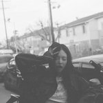 제니, 팬티에 <b>망사</b> 스타킹만 입고 오토바이 질주…엉덩이 비누 따로...