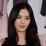 [어케생각해] “<b>예의</b>없는 행동에 충격” 나나, 악플 세례에도 선우...
