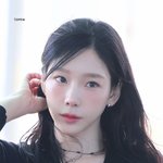 셀프 헤메로 레전드 찍은 태연 출국짤