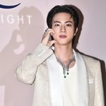 [단독]<b>방탄소년단</b> 진, 5월 솔로 컴백…넷플릭스 1위 찍고 열일