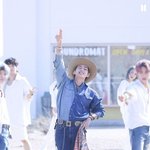 방탄 퍼<b>투</b>댄 뮤비 비하인드 포토 <b>뷔</b>