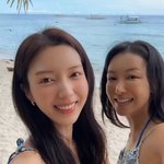 “자연 속에서 더 빛난다”...김옥빈·채서진 자매 명품 비주얼