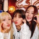 <b>S.E.S</b> 슈 빠진 자리에 새 얼굴 포착, 바다 “이 사진 있었네”...