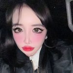 [댓글부탁해] 박봄, 볼빨간 메이크업 눈길…"새로 산 블러셔"...