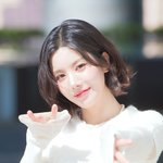 권은비, ‘홀려가듯 빠져드는 <b>Hello</b> Stranger 포인트 안무’...