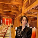 윤아, 한옥에 핀 블랙 카리스마