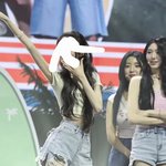 와 카메라에 이정도면 몸무게 몇이냐..