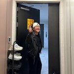 조세호, 35억 럭셔리 신혼집 근황…"9살 <b>연하</b> 향한 깜찍 브이"
