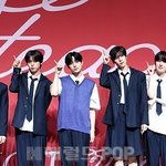 <b>WISH</b> “데뷔 1년만 첫 라디오 생방, 무대보다 긴장돼”(‘정희’)