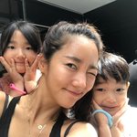 '이범수와 이혼' 이윤진, 1년 반만에 아들 만났다 "완전체,...