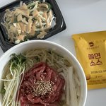 어제 <b>육회</b>쫄면 먹음