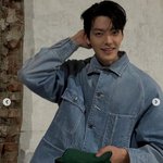 김우빈, <b>롱다리</b>에 태평양 어깨..신민아가 10년째 반한 '남친짤'