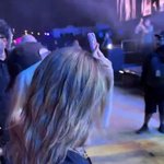 <b>리사</b> 폰 배경 남친인가?