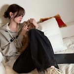 전종서, 신발 신고 <b>침대</b>에? 몽환 비주얼 안 믿기는 소탈함