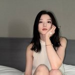 김유정, 봄처럼 화사한 근황…<b>한층</b> 짧아진 헤어스타일 눈길 [스타의...