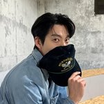  신민아와 데이트 할 땐 이런 모습? <b>청청</b> 패션도 남친짤로 소화