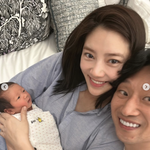 쏙 빼닮은 딸이 복덩이…"너무 많아서 다 못 <b>올림</b>" 선물 쇄도