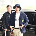 [현장포토] "두근두근, <b>눈맞춤</b>"…제이홉, 카리스마 출국