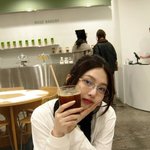 레드벨벳크러쉬  조이, 홈케어만 4시간 한 보람있네‥가려도 자체발광...