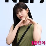 안유진, <b>청계산</b> 밝히는 미모...청순미 뿌리며 등장[TEN포토+]