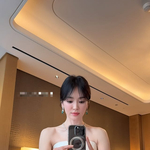 [댓글부탁해] 송혜교, 직각 어깨가 예술이야..<b>우아</b>한 드레스 여신