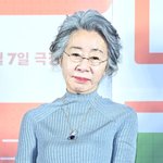 “게이 구분 <b>NO</b>”..윤여정, 子 동성혼 고백에 아카데미 인터뷰...