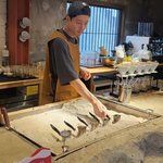 이동건, 인근 상인 저격 '타격 無'…앞치마 두르고 열일 중인 근황