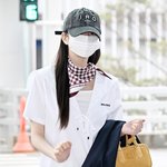 [어케생각해] 아이브 장원영, 미니 스커트로 뽐낸 인형 각선미‥눈만...