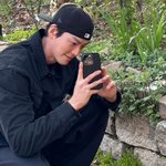 김우빈 “농약 <b>살포</b>하였음” 신민아 심쿵하게 할 ‘리즈 비주얼’ 남친짤