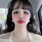 번진 입술·아이라인까지…"필터 <b>NO</b>" 해명 후 또 달라진 모습...