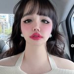 필터 안 써요” 박봄, 해명 후에도 비현실 미모 셀카에 팬들 ‘갑론을박’