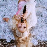 리사 <b>돈냄새</b> 난다ㄷㄷ