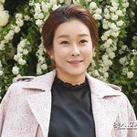 현영 '명품 사은품 되팔<b>이</b>' 의혹에 <b>벤</b>더 해명…“정식 구매대행,...