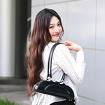 [드루와] [포토] 크러쉬 레드벨벳 조이 '돌아보면 심쿵'