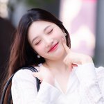 T포토] 크러쉬 레드벨벳 조이 '러<b>비들</b>, 내 볼 말랑해'