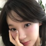 찍어도 흔들려도 굴욕 없다 “언니 뭐 발랐어요” <b>구매욕</b> 자극 활활