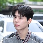 박보검이 우산 씌워주면 이런 느낌‥<b>봄비</b>처럼 촉촉한 사슴 비주얼