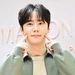 [드루와] [현장포토] "영범이는 러블리"…이준영, 잘생긴 하트