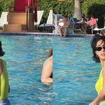 설인아, 구릿빛 피부＋아찔 <b>볼륨</b>감…'힙함·섹시美' 폭발