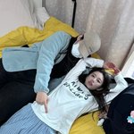 배꼽은 여기입니다..카메라 앞 <b>침대</b> '벌러덩' 털털 女배우 끝판왕