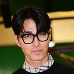 얼굴로 태어나기 쉽지 않아, 생일에 행성이라도 <b>충돌</b>한 듯”(라디오쇼)