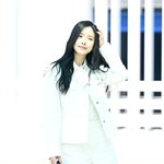 [댓글부탁해] [현장포토] "눈부시게 예쁘다"…손나은, <b>봄날</b>의...