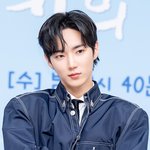 [어케생각해] [현장포토] "만화 찢고 나왔어"…하유준, <b>미소년</b>...