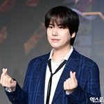 [드루와] 규현 '손하트 선물'[엑's <b>HD</b>포토]