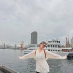 백팩에 카고바지 입은 장원영 <b>정면사진</b>