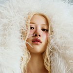 W 차이나 <b>로제</b> 화보