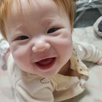 머리가 금발로 태어난 아이